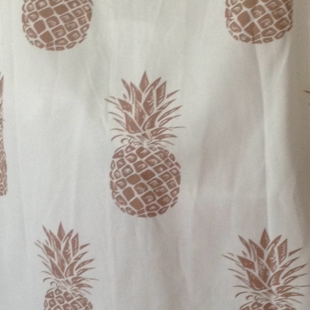 🔥PINEAPPLES - Ruffle Collar Sleeveless White Top - Picture 3 of 6